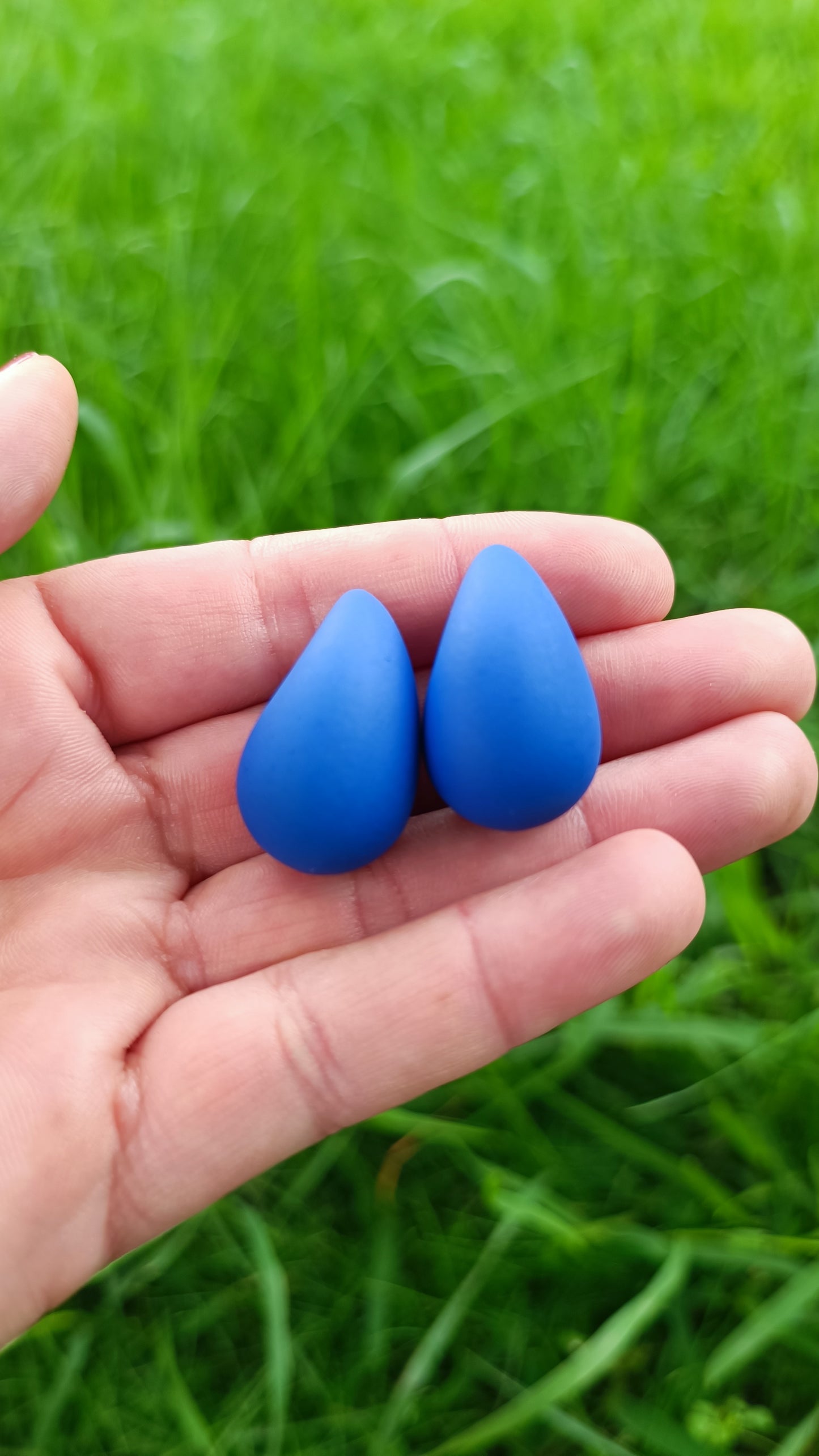 Pendientes de gota en colores